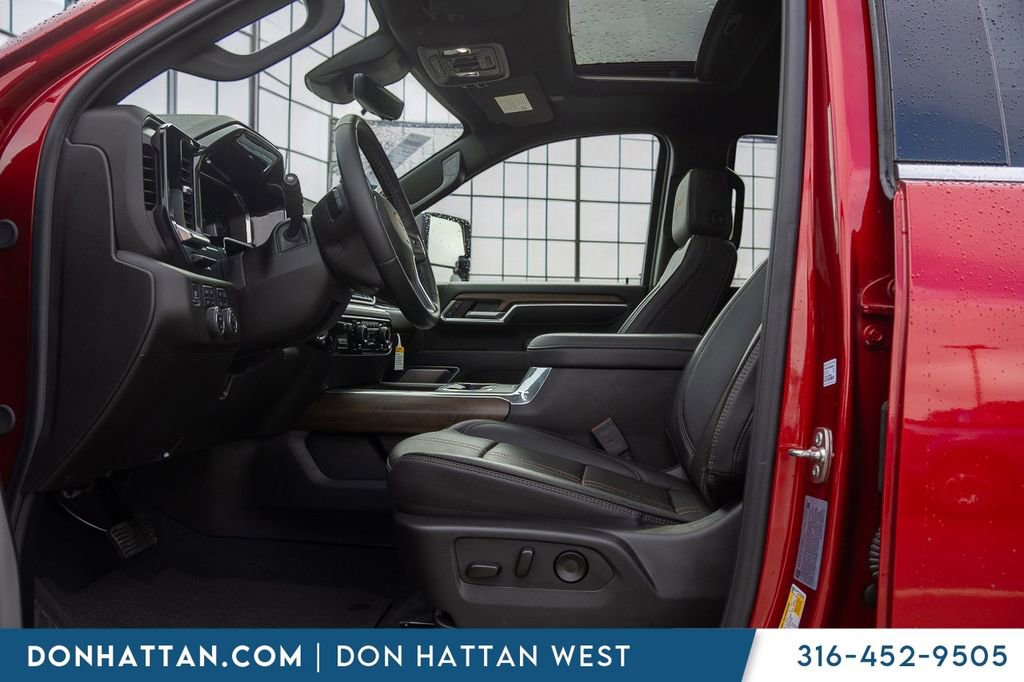 Used 2025 Chevrolet Silverado 2500 High Country w/ High Country Premium Package AWD/4WD image 3