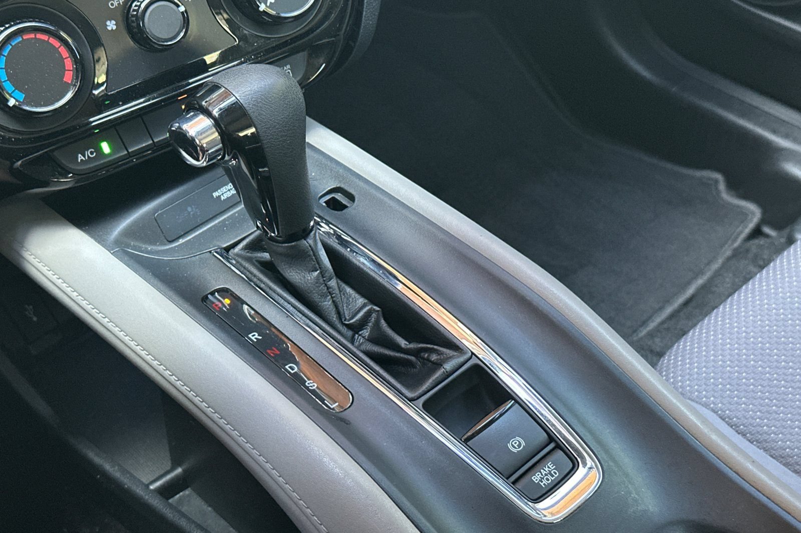 Used 2017 Honda HR-V LX image 21