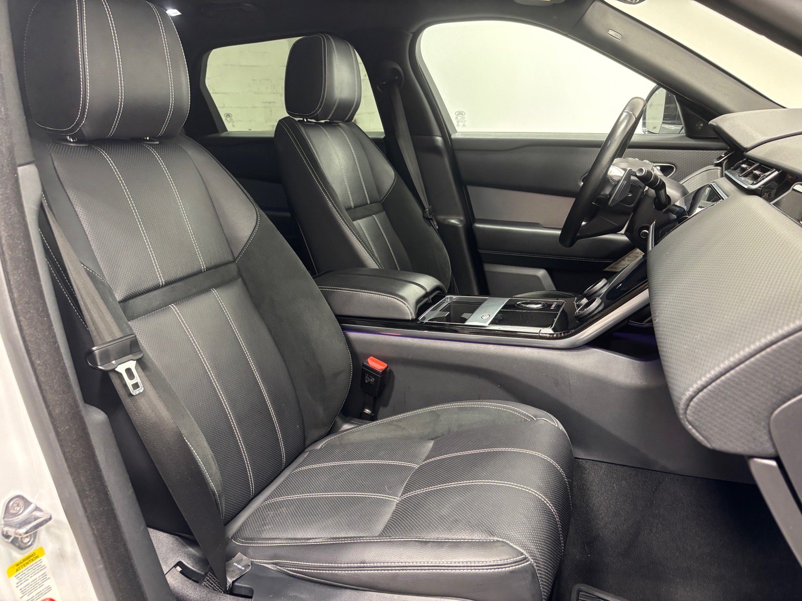 Used 2019 Land Rover Range Rover Velar R-Dynamic SE AWD/4WD image 30
