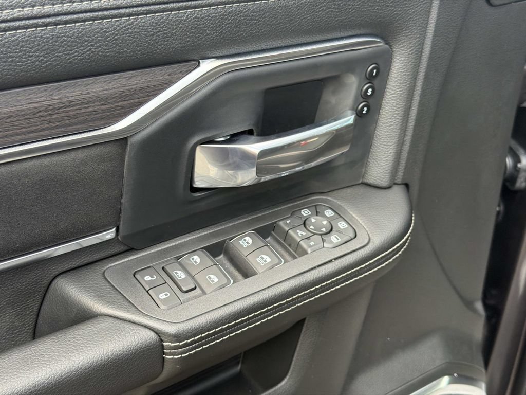 New 2026 RAM 3500 Laramie AWD/4WD image 17