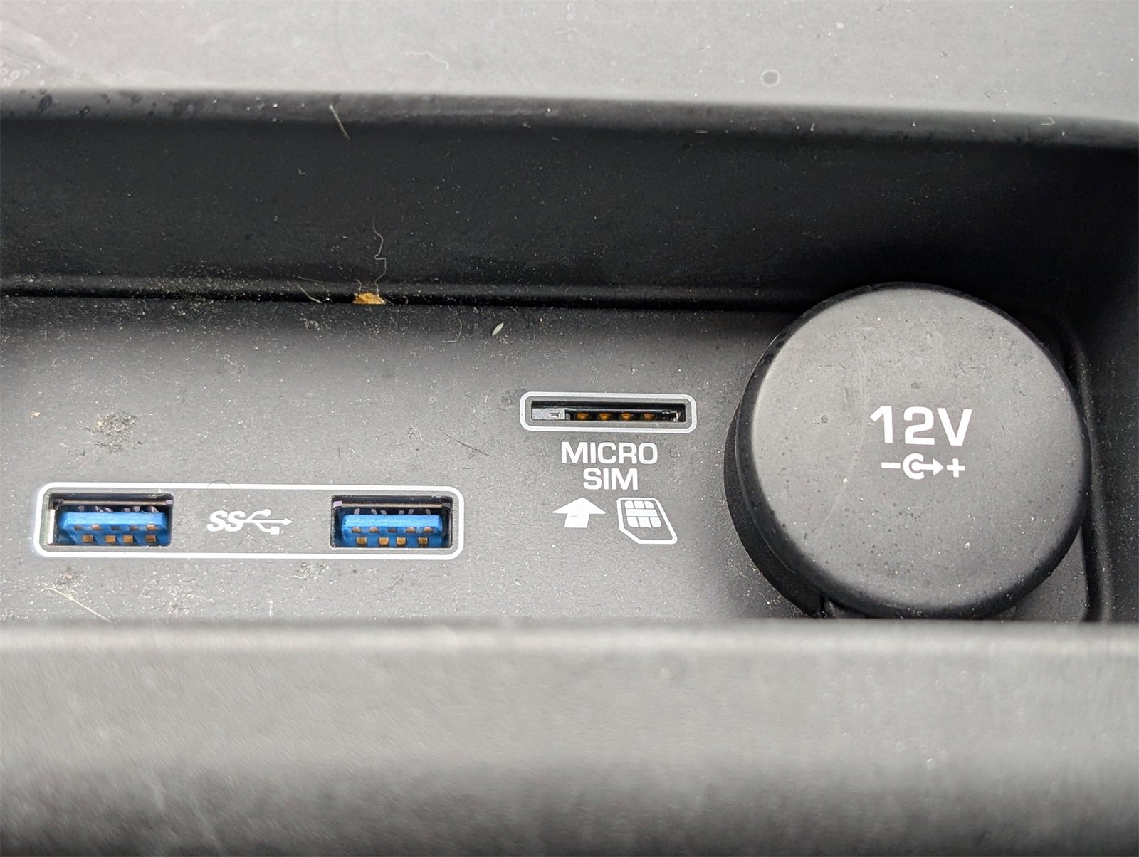 Used 2020 Land Rover Discovery SE image 20