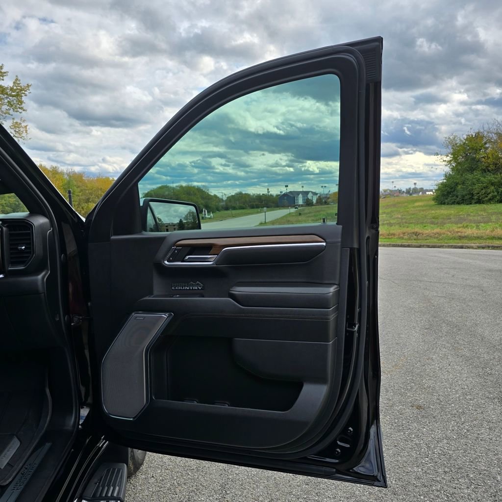 Used 2024 Chevrolet Silverado 1500 High Country w/ High Country Premium Package image 29