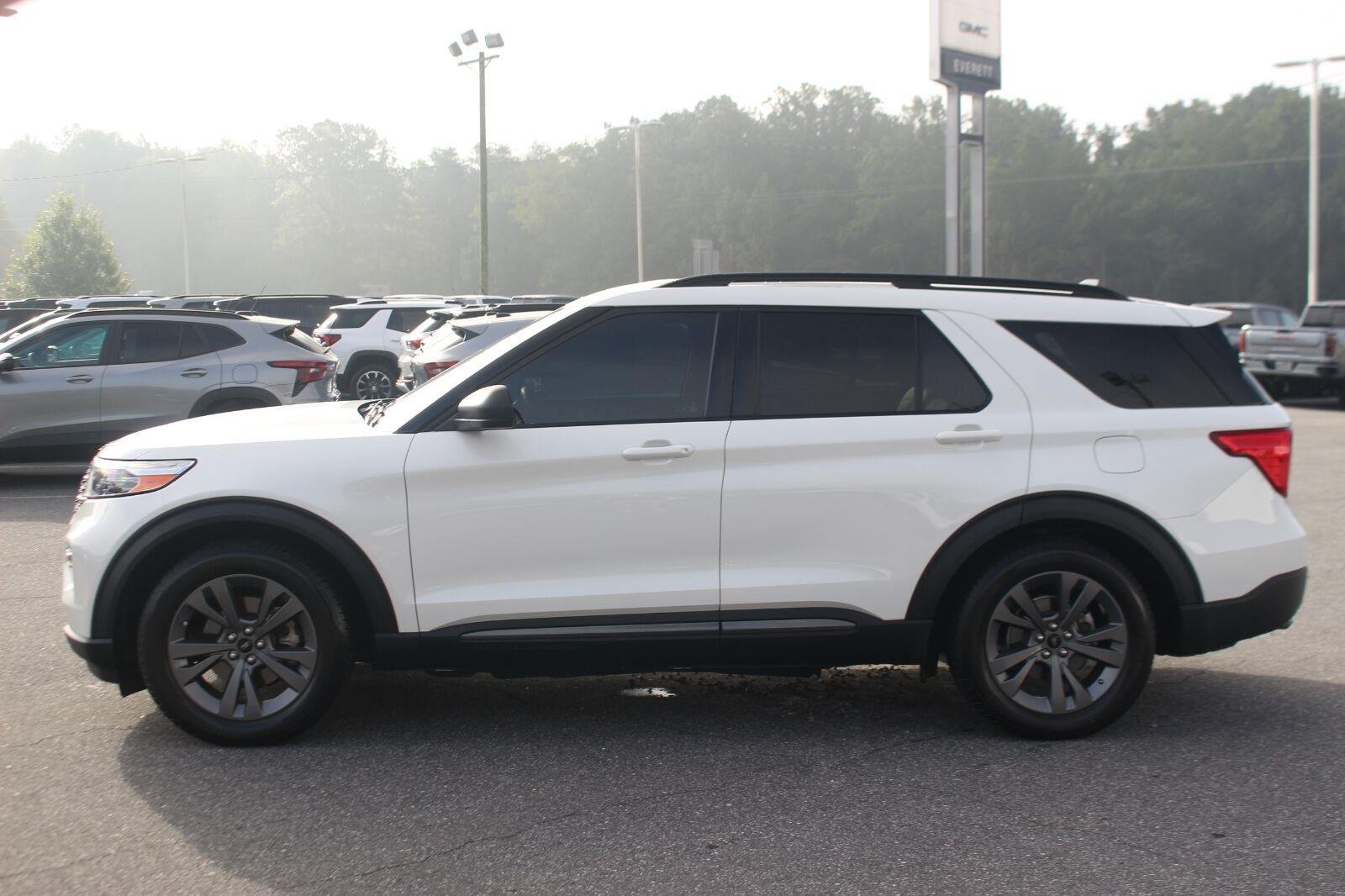 Used 2021 Ford Explorer XLT w/ Equipment Group 202A RWD image 4