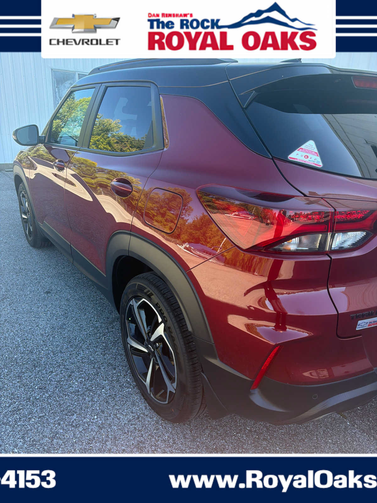 Used 2023 Chevrolet TrailBlazer RS w/ Sun and Liftgate Package FWD image 2