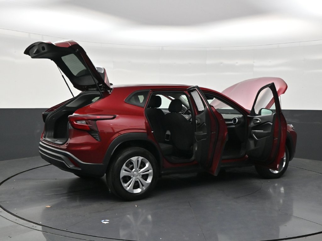 Used 2025 Chevrolet Trax LS FWD image 28