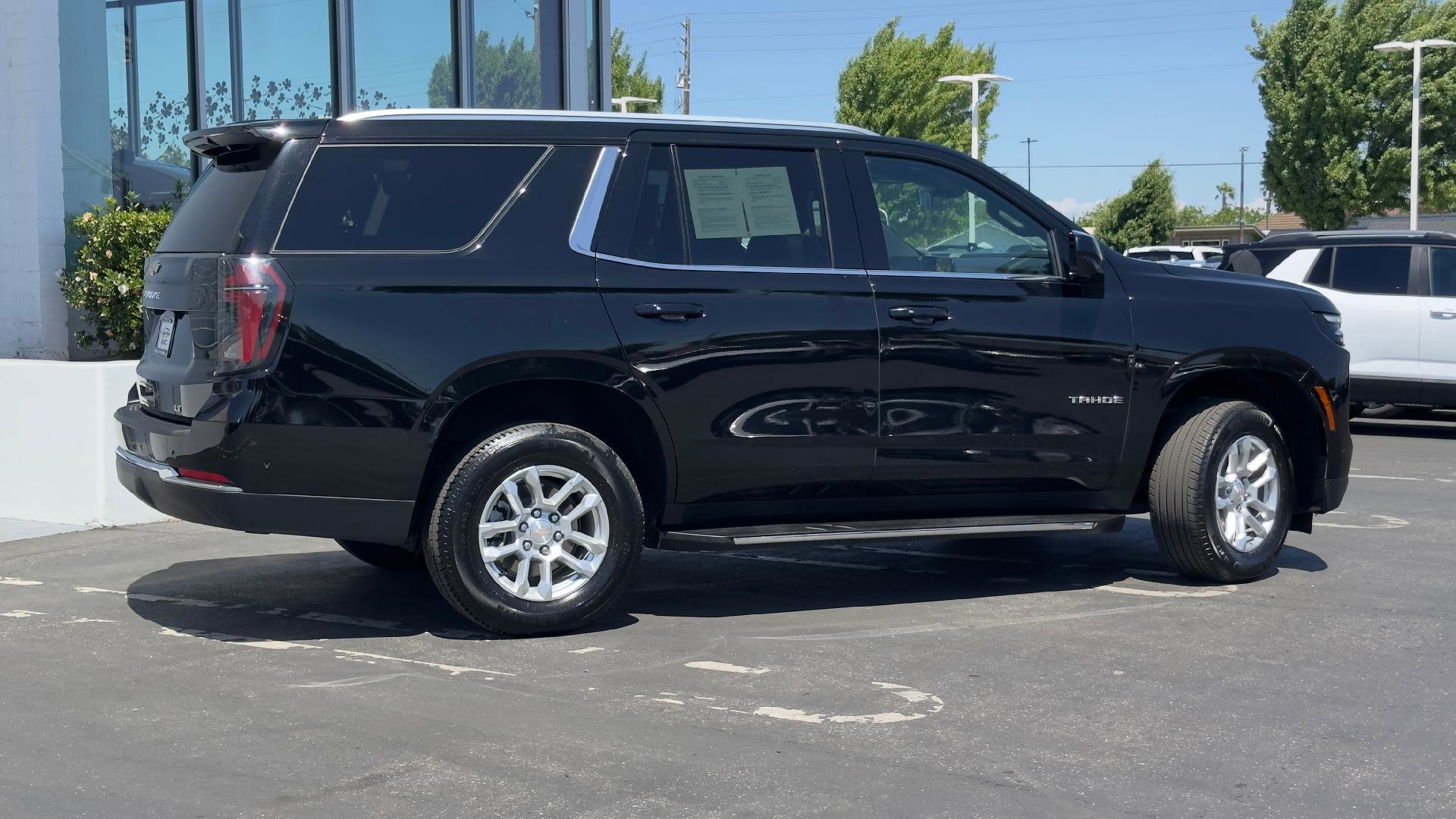 Used 2025 Chevrolet Tahoe LT AWD/4WD image 3