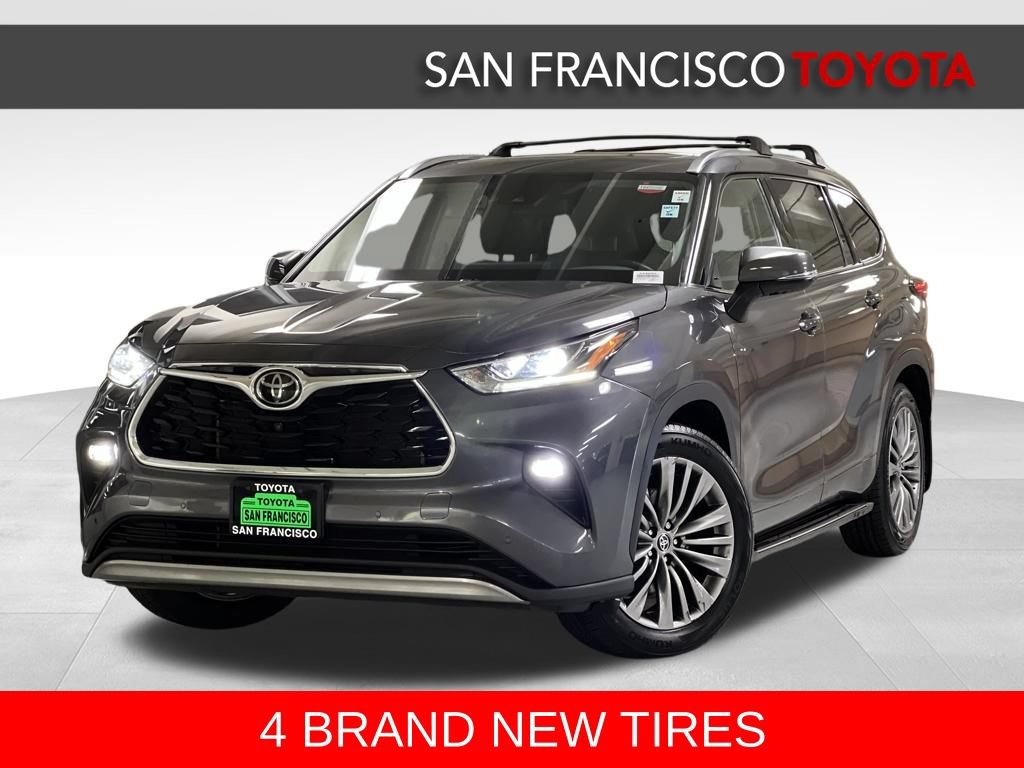 Used 2022 Toyota Highlander Platinum AWD/4WD image 1