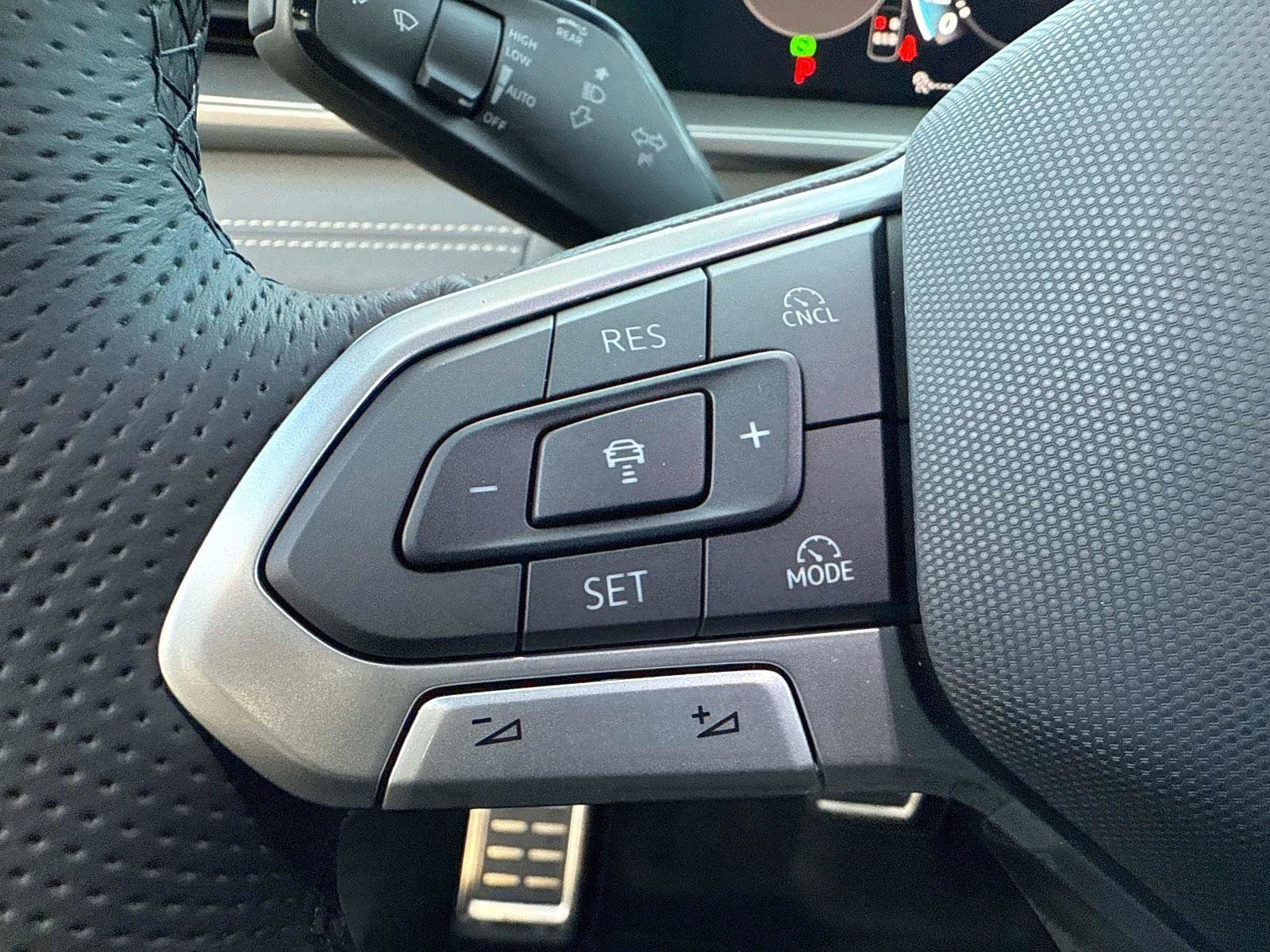 New 2026 Volkswagen Tiguan SE R-Line image 28