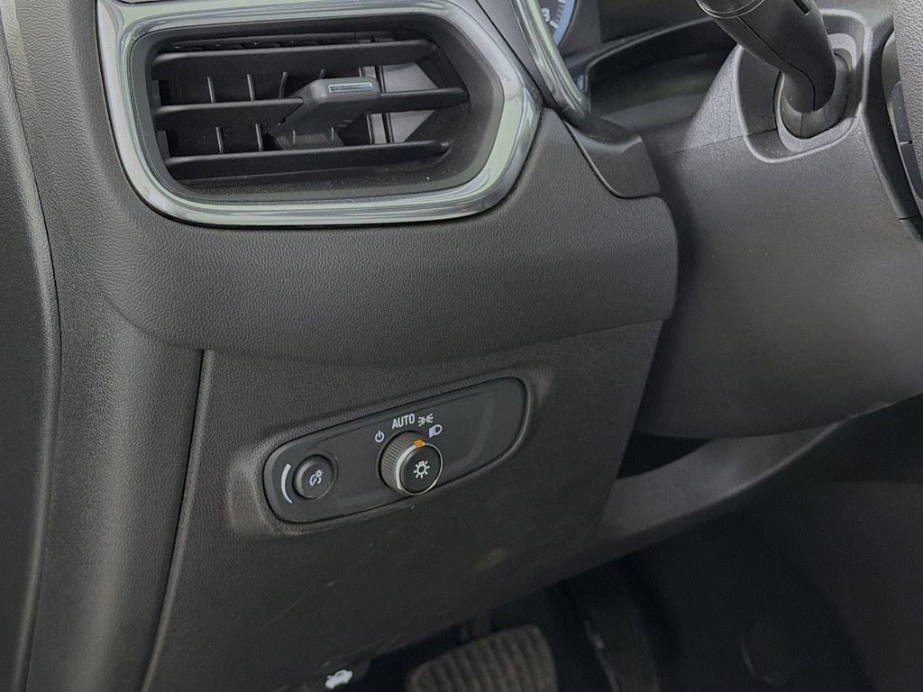 Used 2020 Chevrolet Equinox LS w/ LS Convenience Package image 12