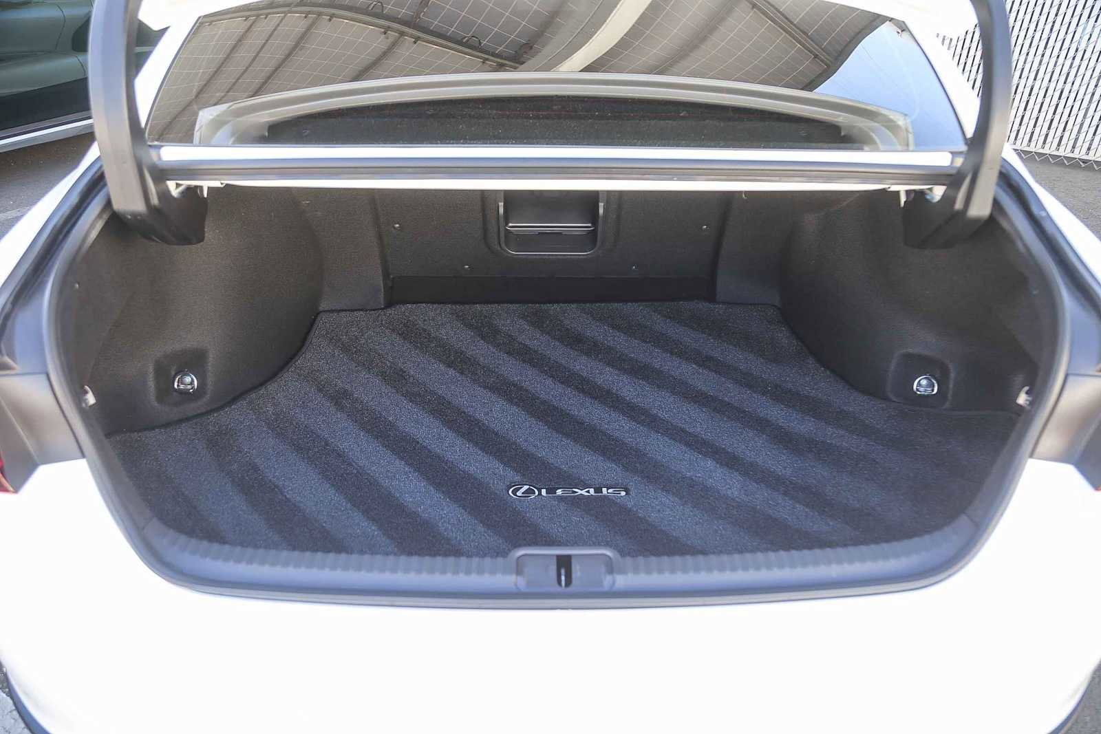 Used 2024 Lexus ES 300h w/ Premium Package image 23