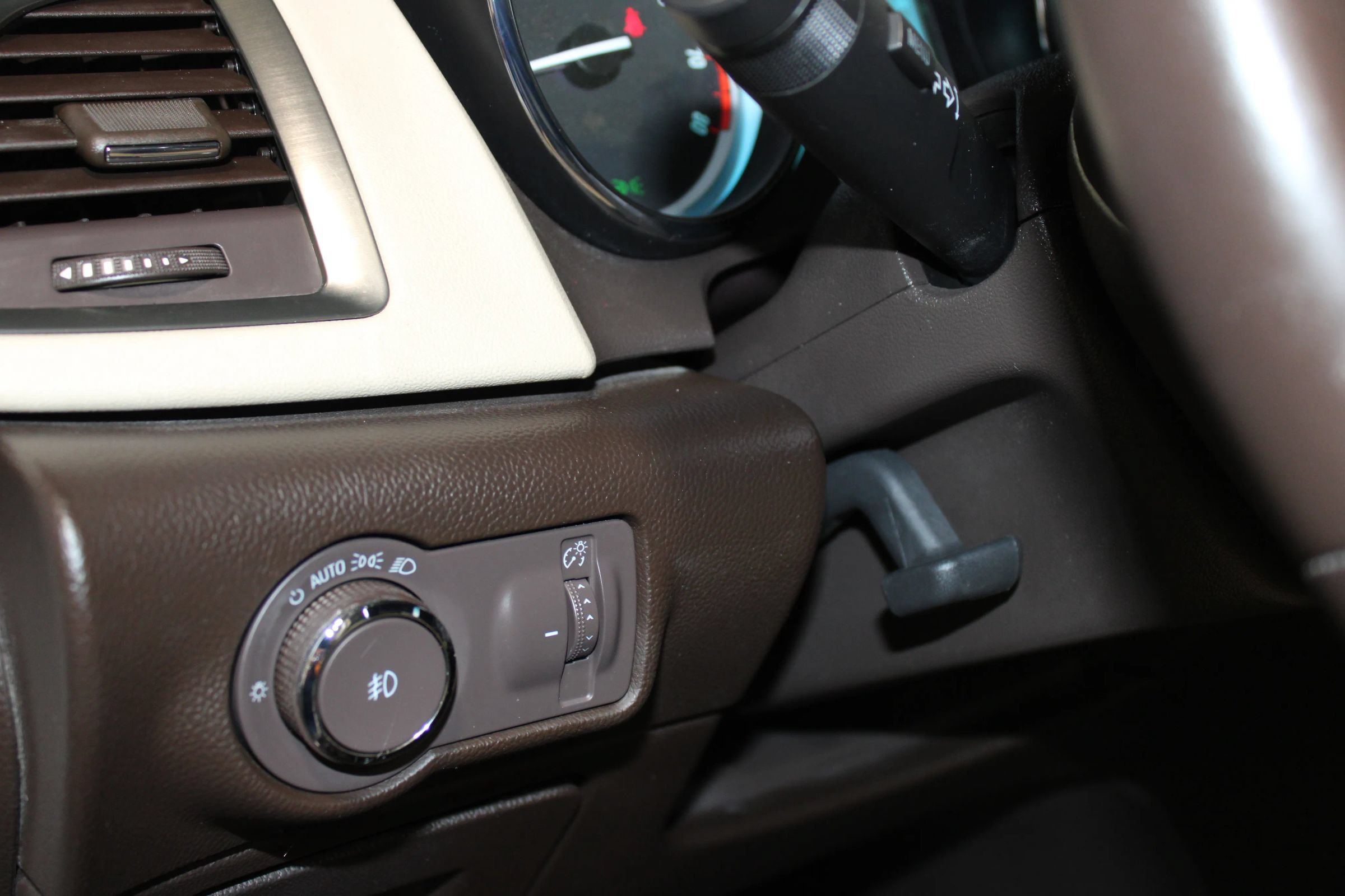 Used 2012 Buick Verano Leather FWD image 19