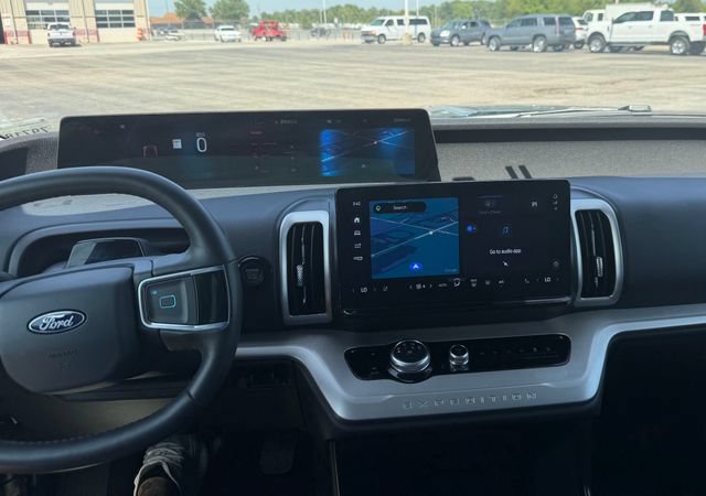 Used 2025 Ford Expedition Active AWD/4WD image 12