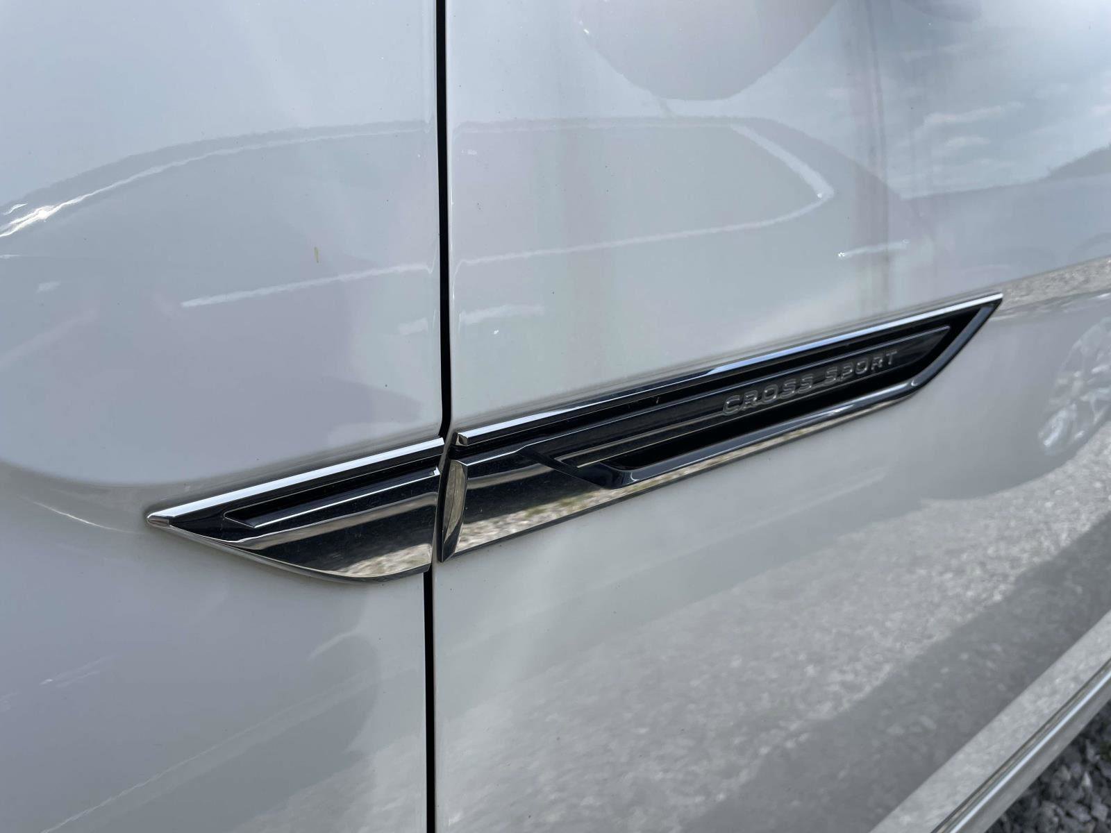 Used 2020 Volkswagen Atlas Cross Sport SEL R-Line FWD image 6