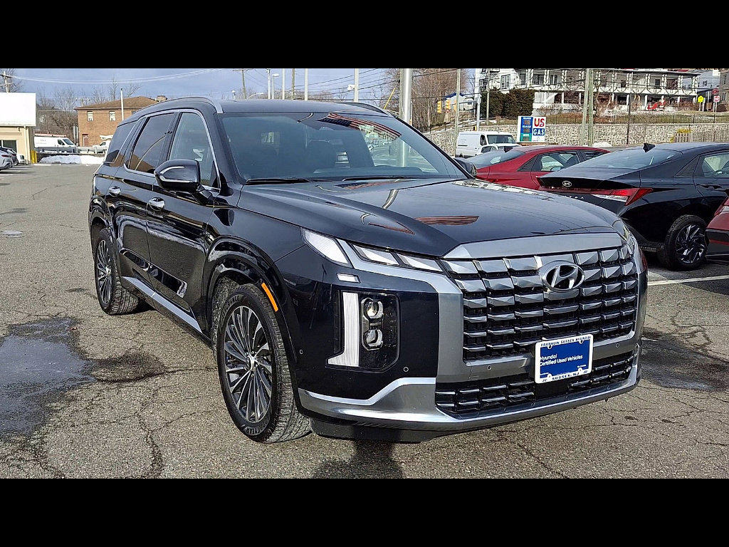 Used 2023 Hyundai Palisade Calligraphy w/ Winter Package image 3