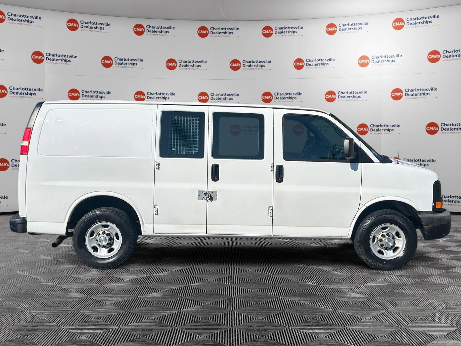 Used 2014 Chevrolet Express 3500 RWD image 6