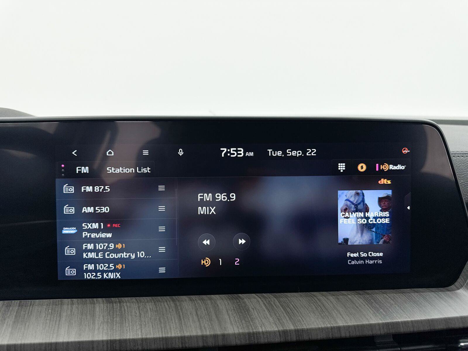 Used 2023 Kia Telluride EX w/ EX Captain's Chair Package FWD image 6