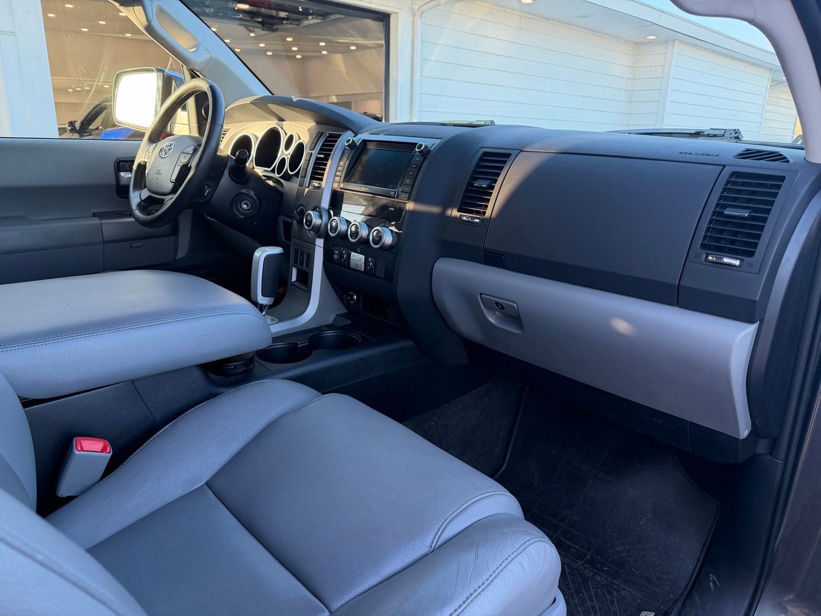 Used 2012 Toyota Sequoia Limited AWD/4WD image 12