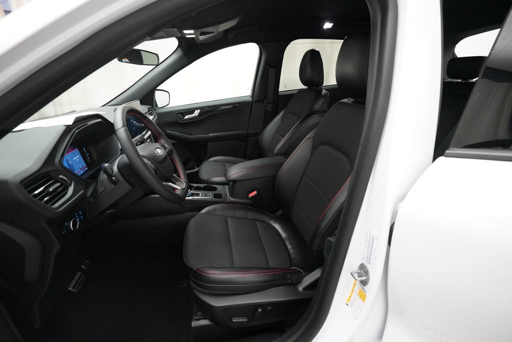 Used 2023 Ford Escape ST-Line w/ Tech Pack #1 AWD/4WD image 7