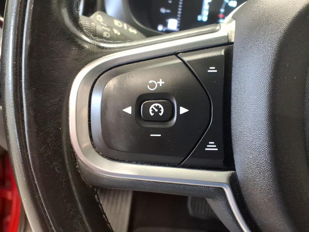 Used 2019 Volvo XC60 AWD T5 Momentum w/ Premium Package image 10