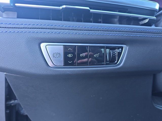 Used 2026 Cadillac Escalade IQL Sport 1 w/ LPO, ONYX Package AWD/4WD image 28