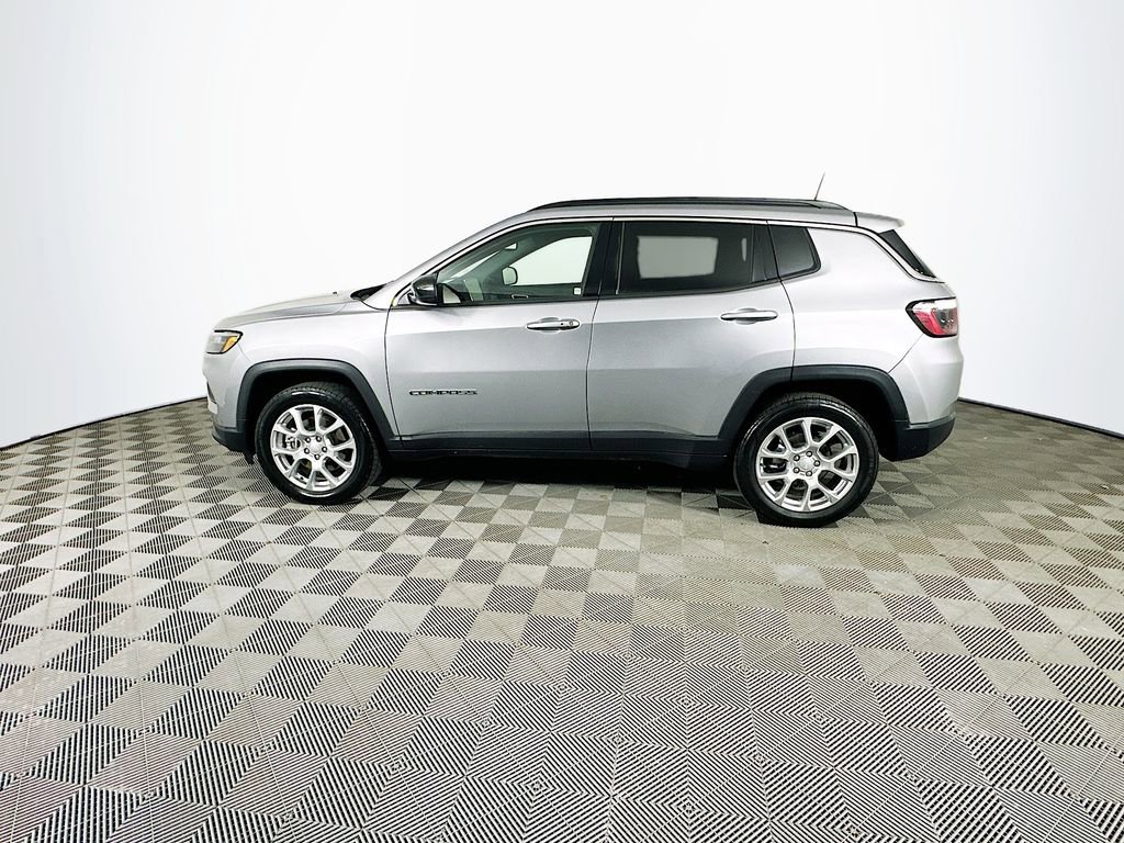 Certified 2024 Jeep Compass Latitude image 6