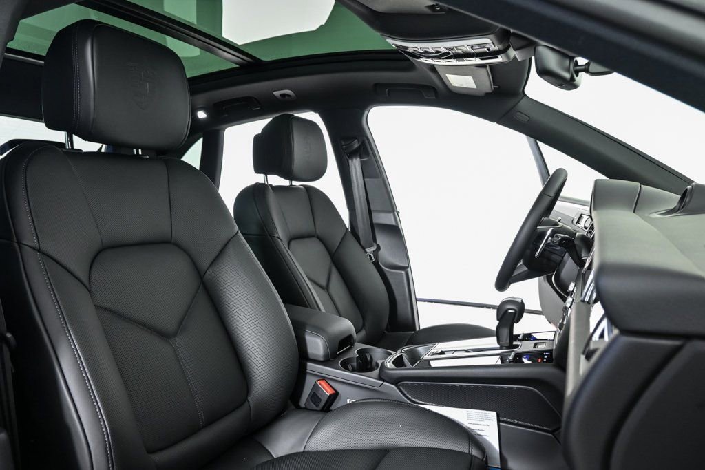 New 2026 Porsche Macan image 24