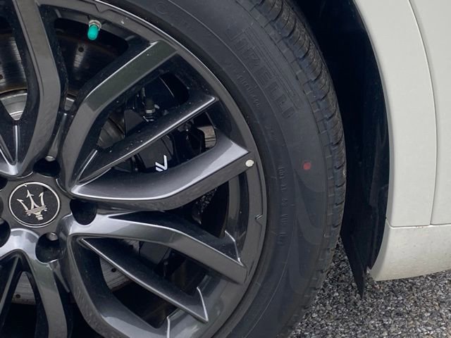 Used 2024 Maserati Levante GT Ultima image 13