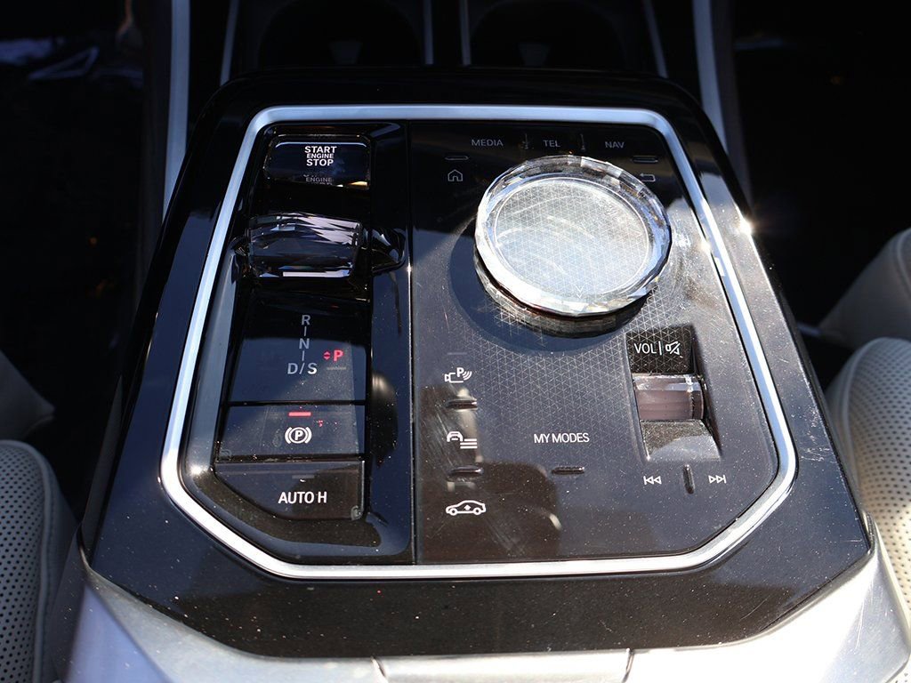 Used 2023 BMW 760i xDrive image 61