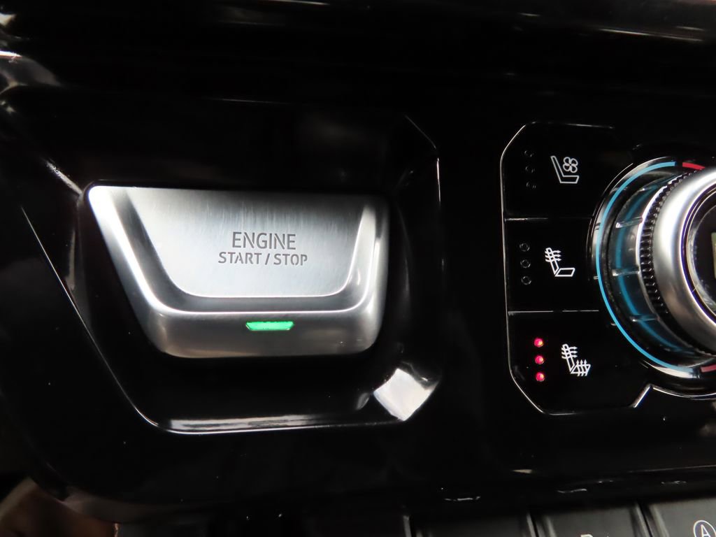 Certified 2023 GMC Sierra 1500 AT4 w/ Technology Package AWD/4WD image 8