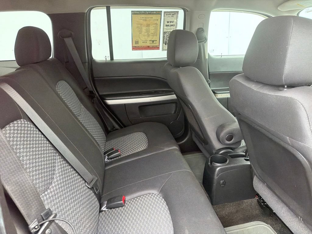 Used 2010 Chevrolet HHR LT w/ My Link Package FWD image 6