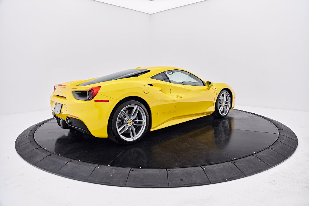 Used 2017 Ferrari 488 GTB RWD image 15