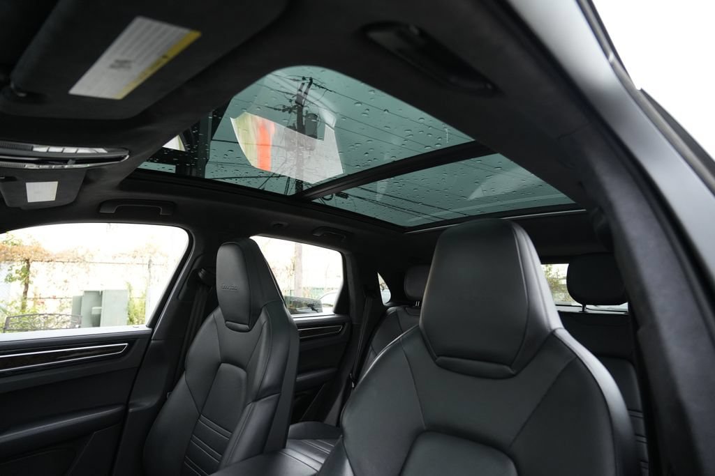 Used 2019 Porsche Cayenne Turbo AWD/4WD image 18