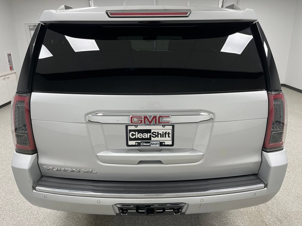 Used 2017 GMC Yukon XL Denali w/ Open Road Package AWD/4WD image 9