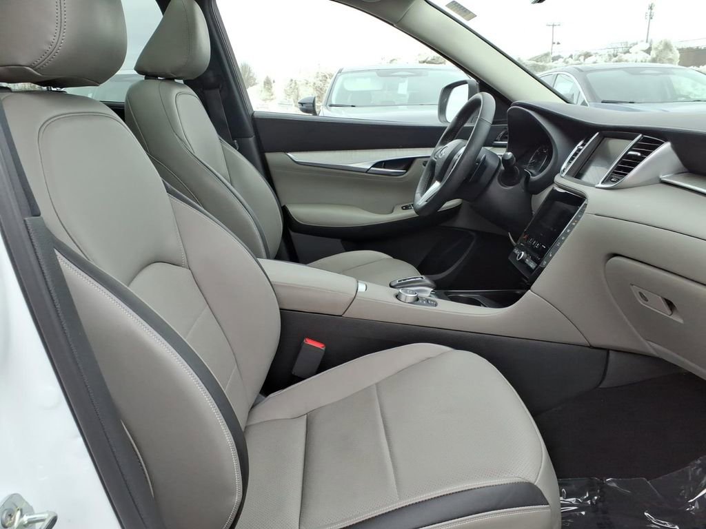 Used 2023 INFINITI QX50 Sensory AWD/4WD image 5