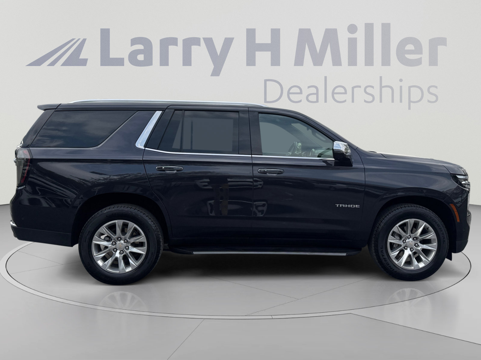 Used 2025 Chevrolet Tahoe Premier AWD/4WD image 6