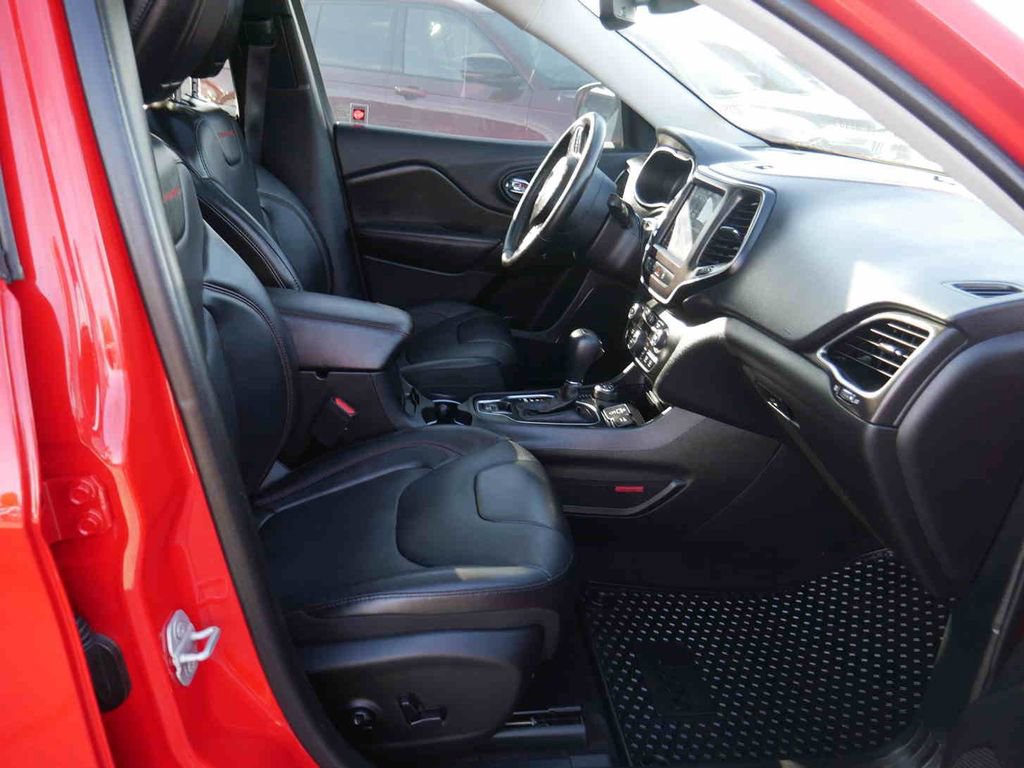 Used 2019 Jeep Cherokee Trailhawk image 26