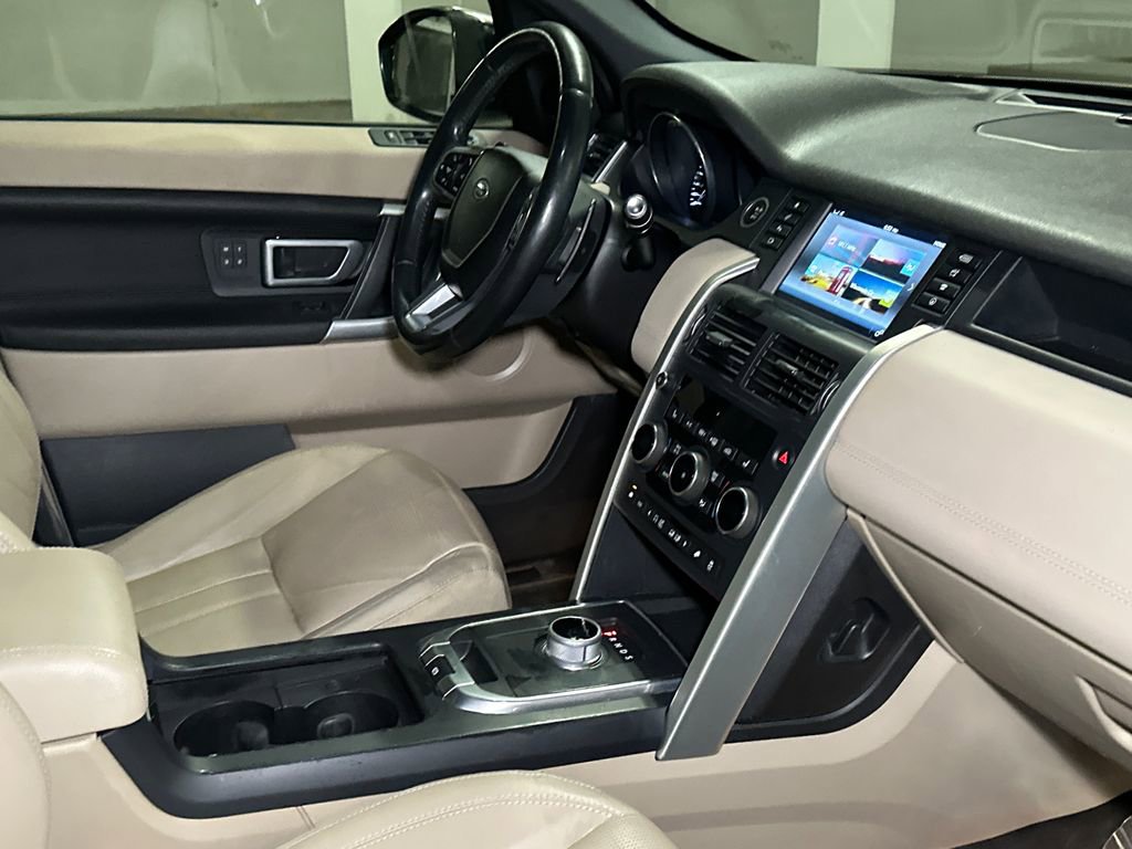 Used 2016 Land Rover Discovery Sport HSE image 11