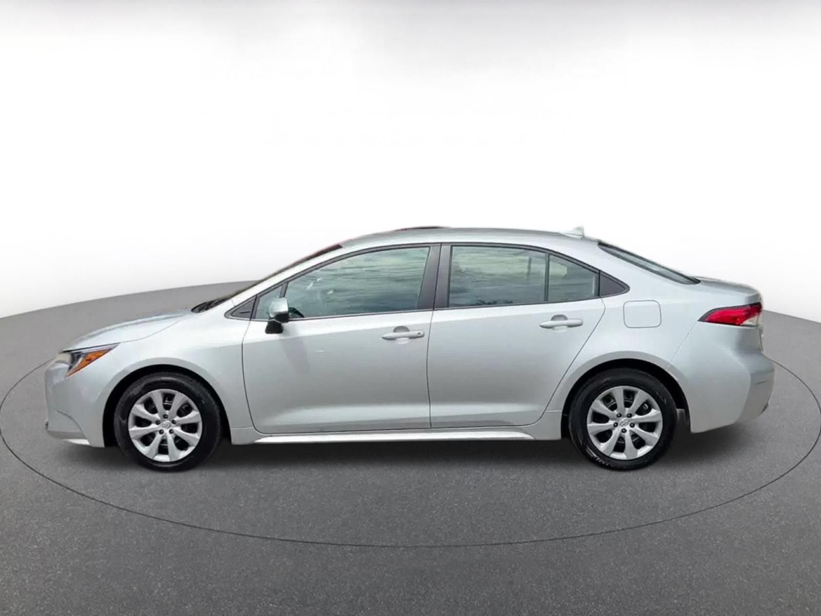 Used 2025 Toyota Corolla LE FWD image 8