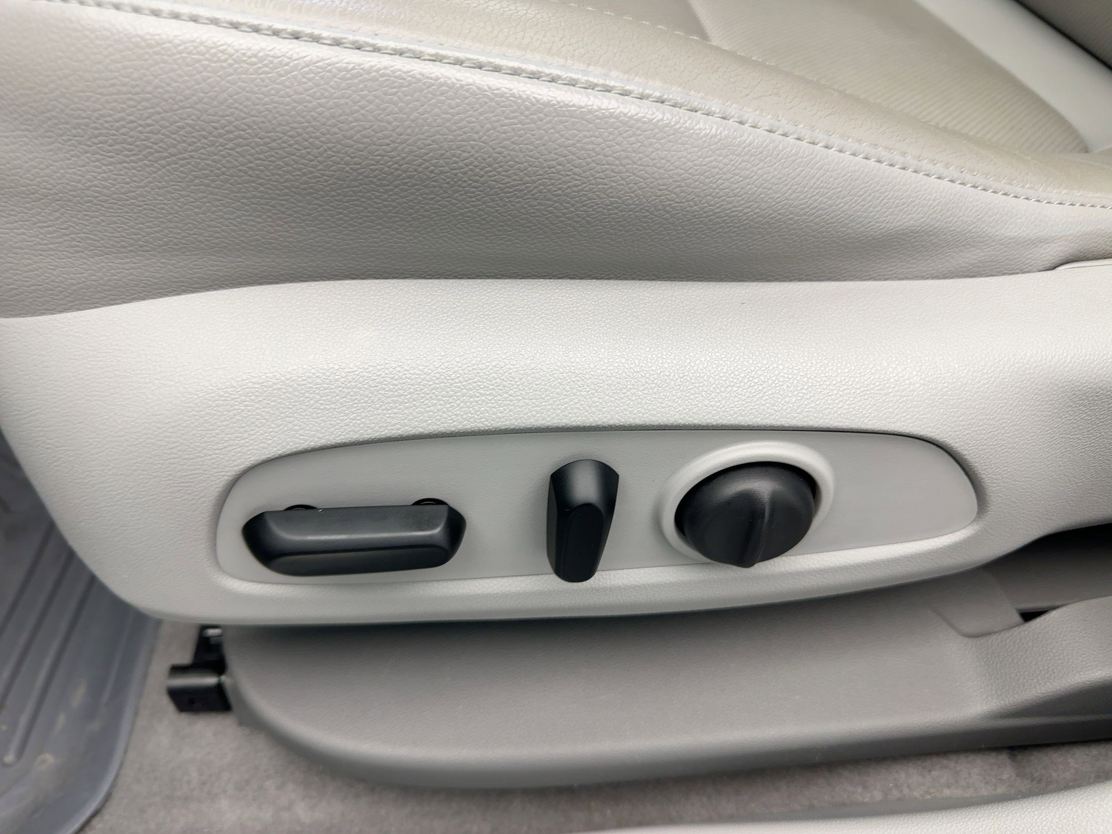 Used 2019 GMC Acadia SLT image 14