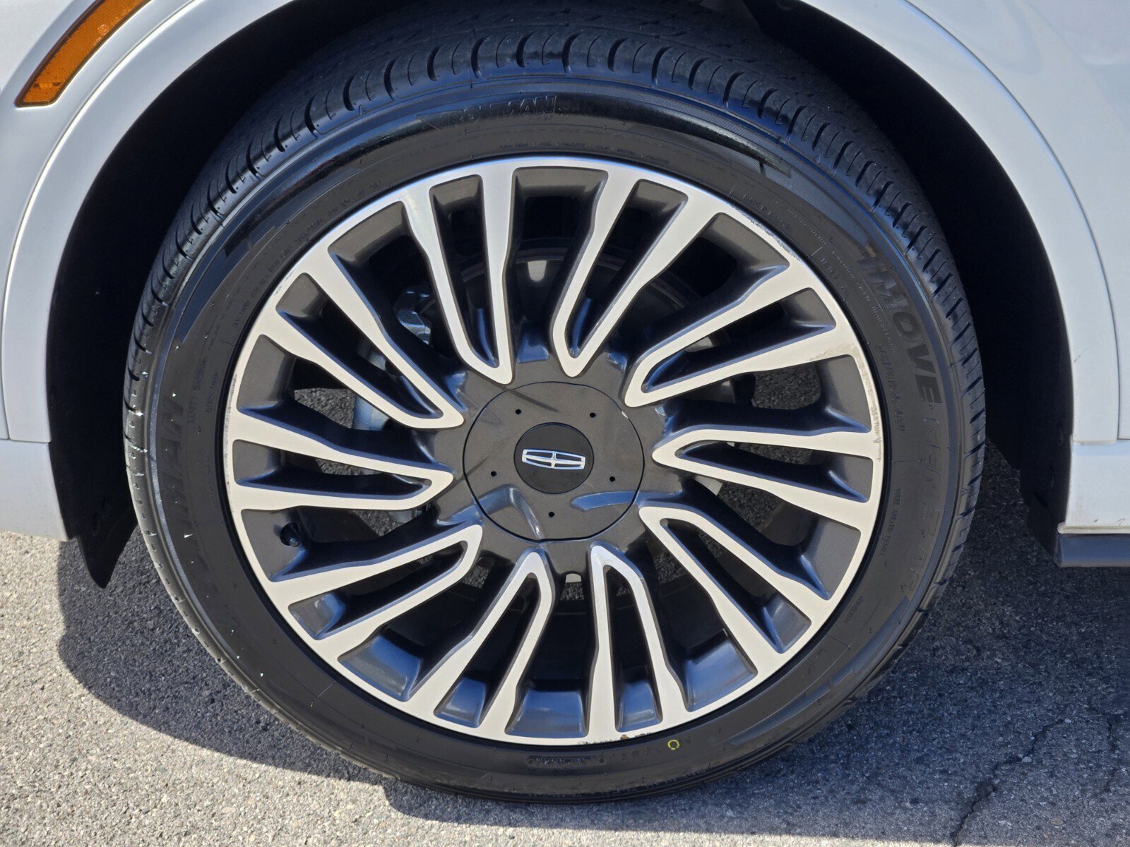 Used 2021 Lincoln Corsair Reserve w/ Equipment Group 201A image 10