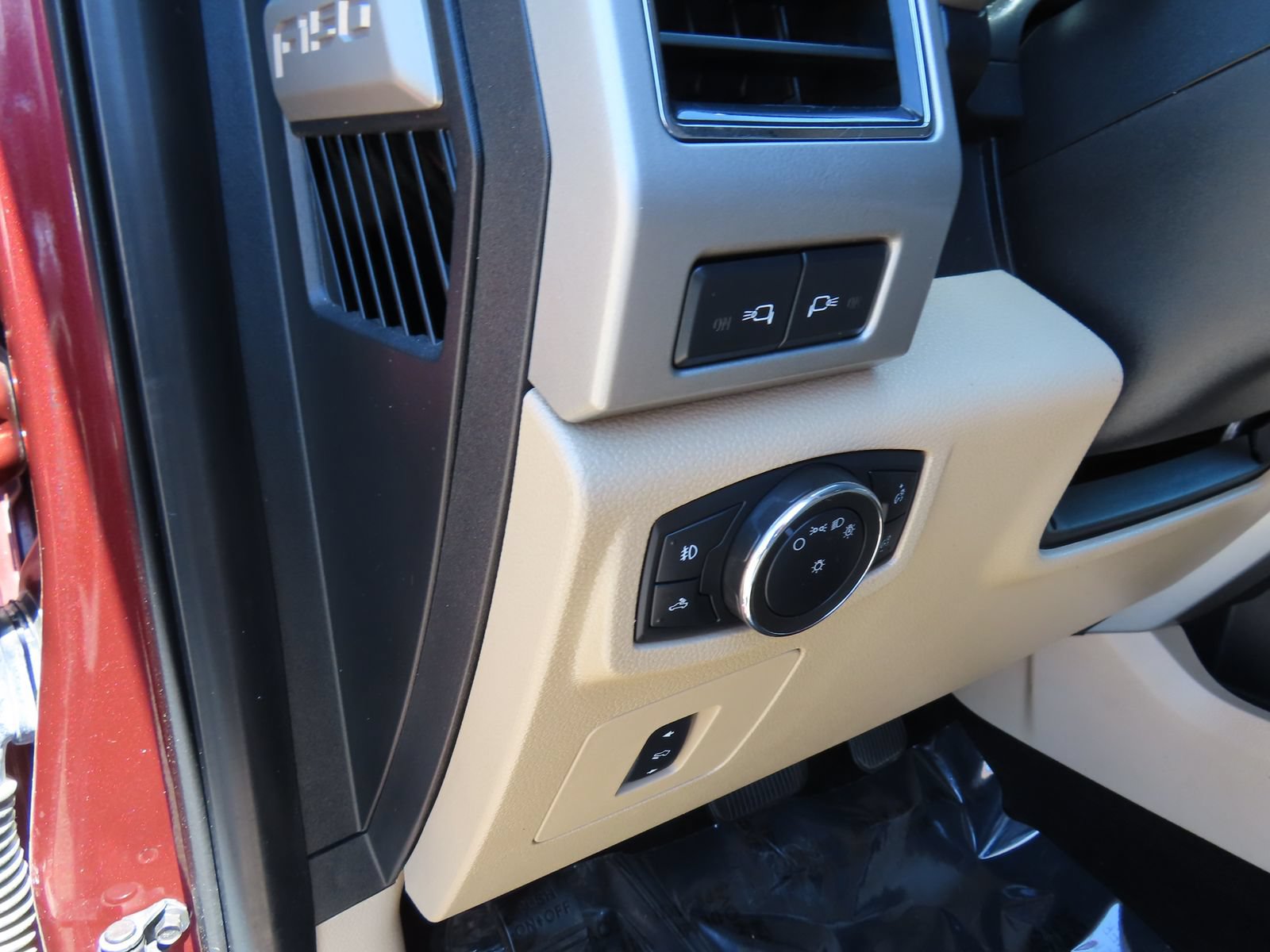 Used 2017 Ford F150 Lariat w/ Equipment Group 502A Luxury AWD/4WD image 16