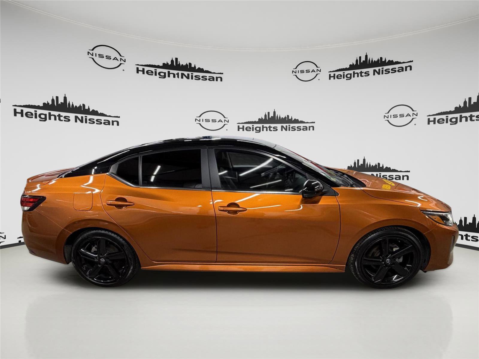 Used 2024 Nissan Sentra SR w/ SR Premium Package image 3