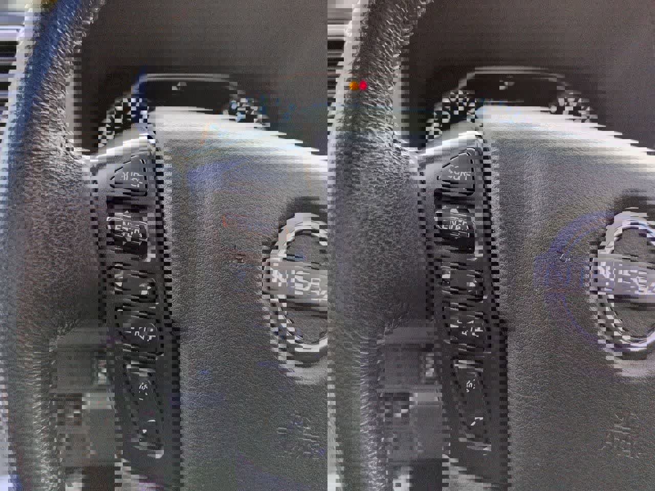 Used 2022 Nissan Frontier SV w/ SV Premium Package image 24