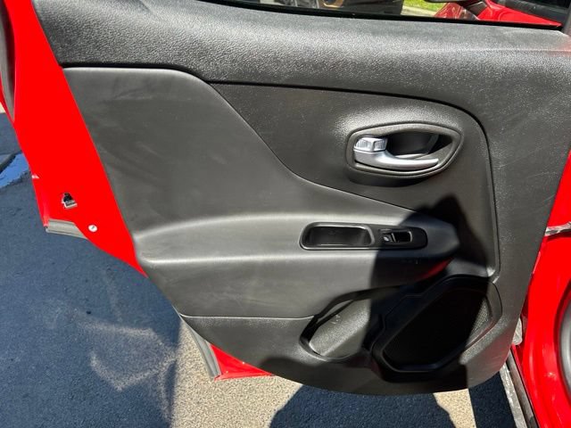 Used 2020 Jeep Renegade Limited w/ UConnect 8.4 Nav Group AWD/4WD image 36