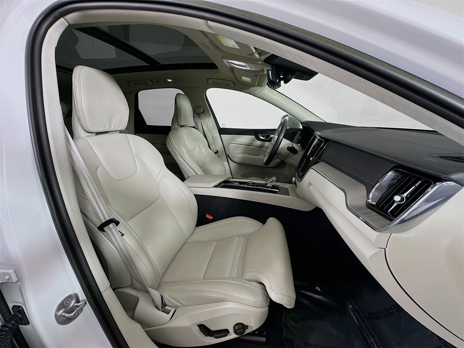 Used 2023 Volvo XC60 B6 Ultimate w/ Protection Package Premier image 29