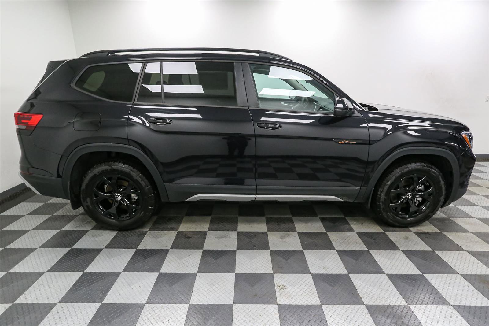 New 2026 Volkswagen Atlas Peak Edition image 7