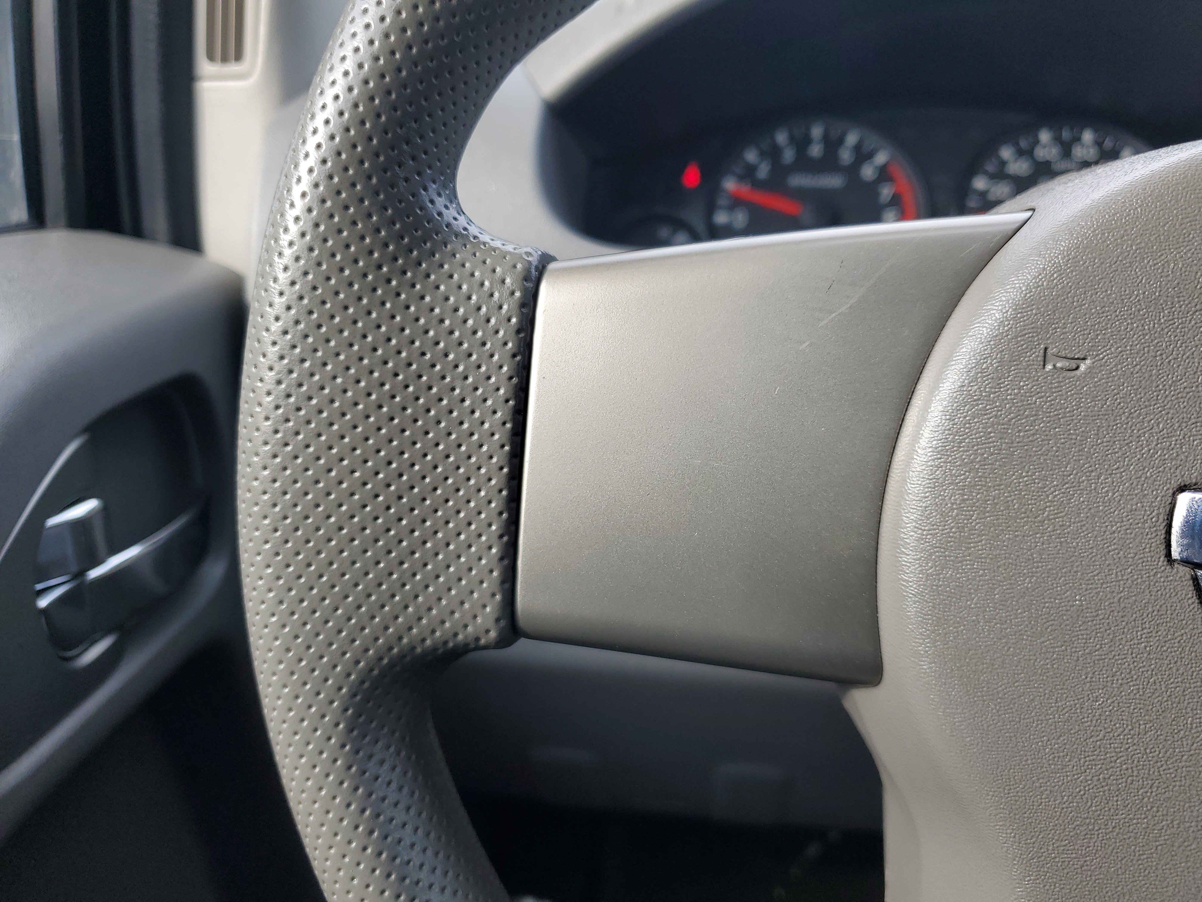 Used 2011 Nissan Frontier SV image 17