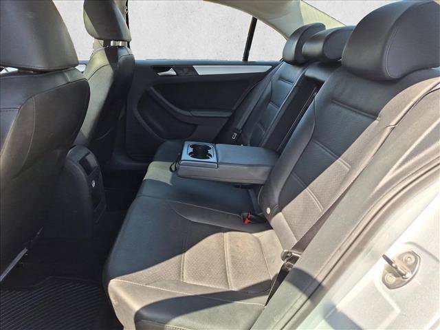 Used 2013 Volkswagen Jetta SE FWD image 19