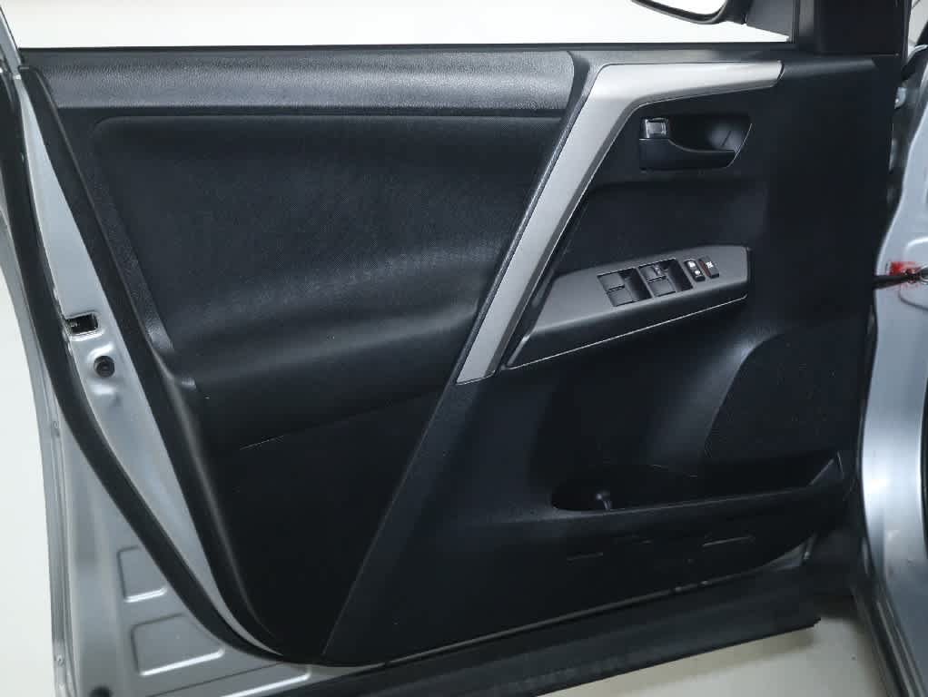 Used 2018 Toyota RAV4 LE w/ All Weather Liner Package AWD/4WD image 15