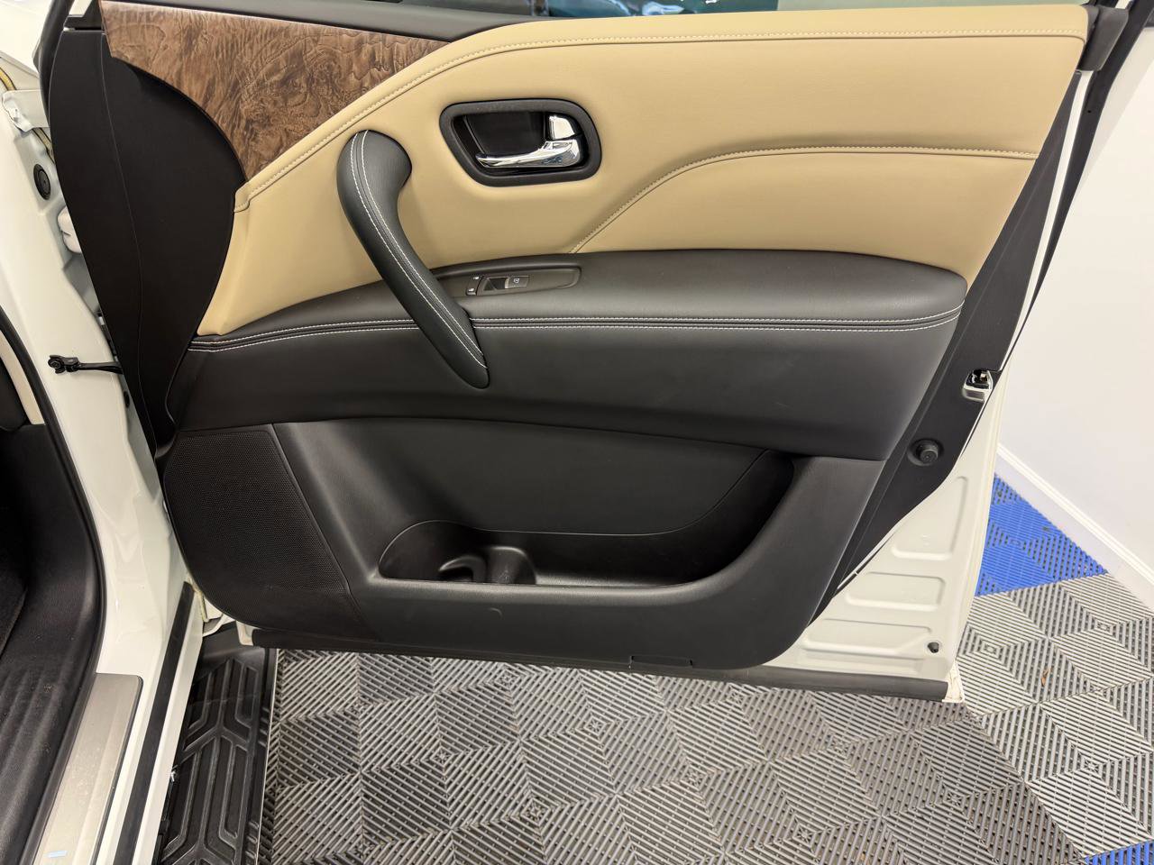 Used 2021 INFINITI QX80 Premium Select w/ Cargo Package RWD image 15